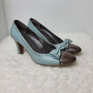 Moschino Cheapandchic Womens Heel Shoes Size 6.5  Blue Pumps Brown Cap Toe